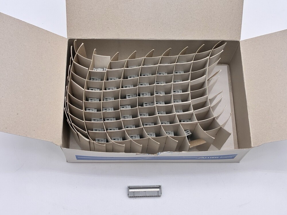 Amphenol Spectra-Strip 842-812-3022-134 812-30 30-Pin Female IDC Connector NOS